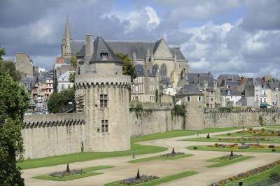 Camping Morbihan : le chateau de vannes capitale du morbihan