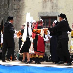 Danse et costumes bretons